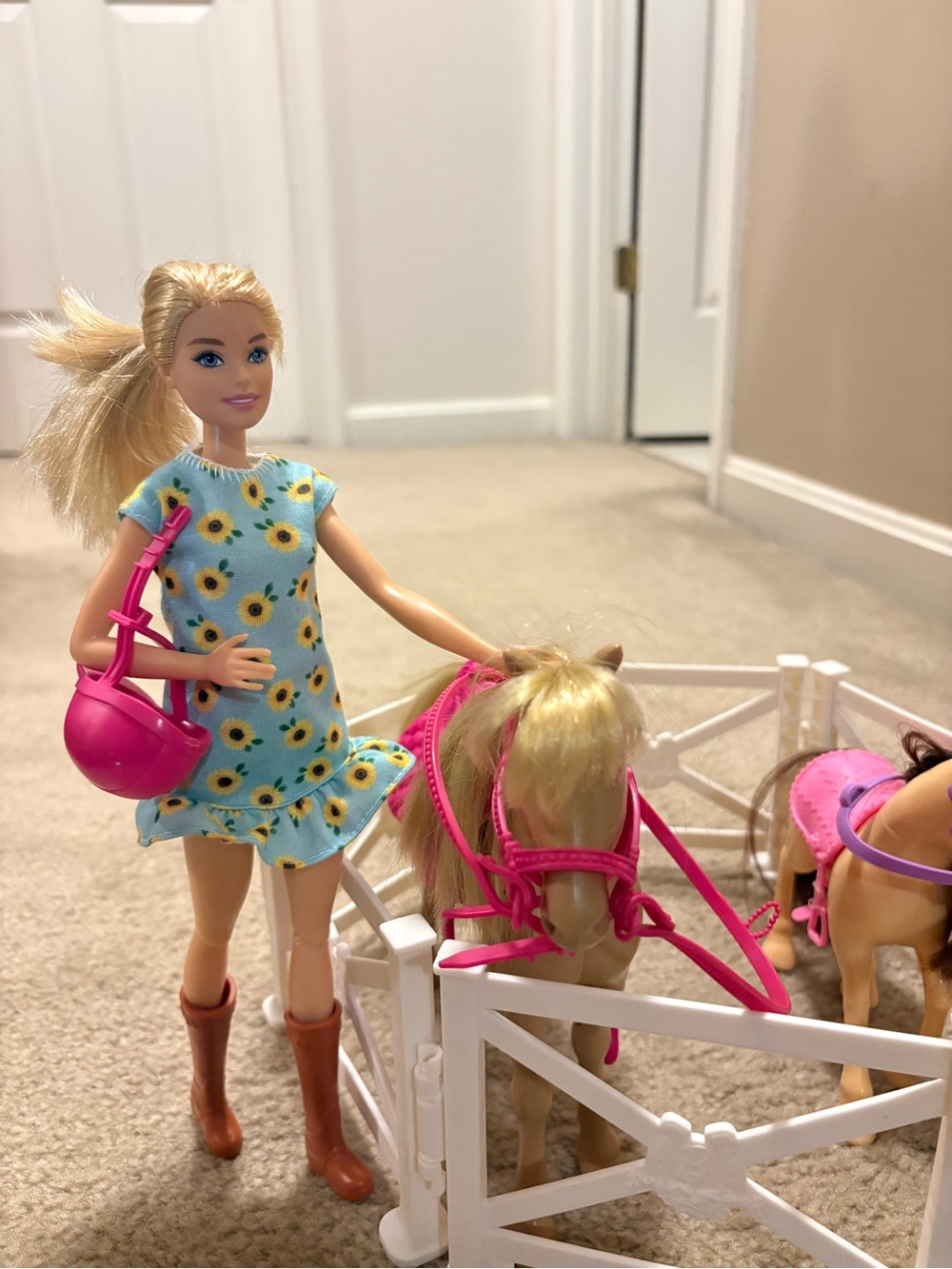 Barbie & Chelsea Dolls Horse Play set & Accessories - Picture 4 of 7